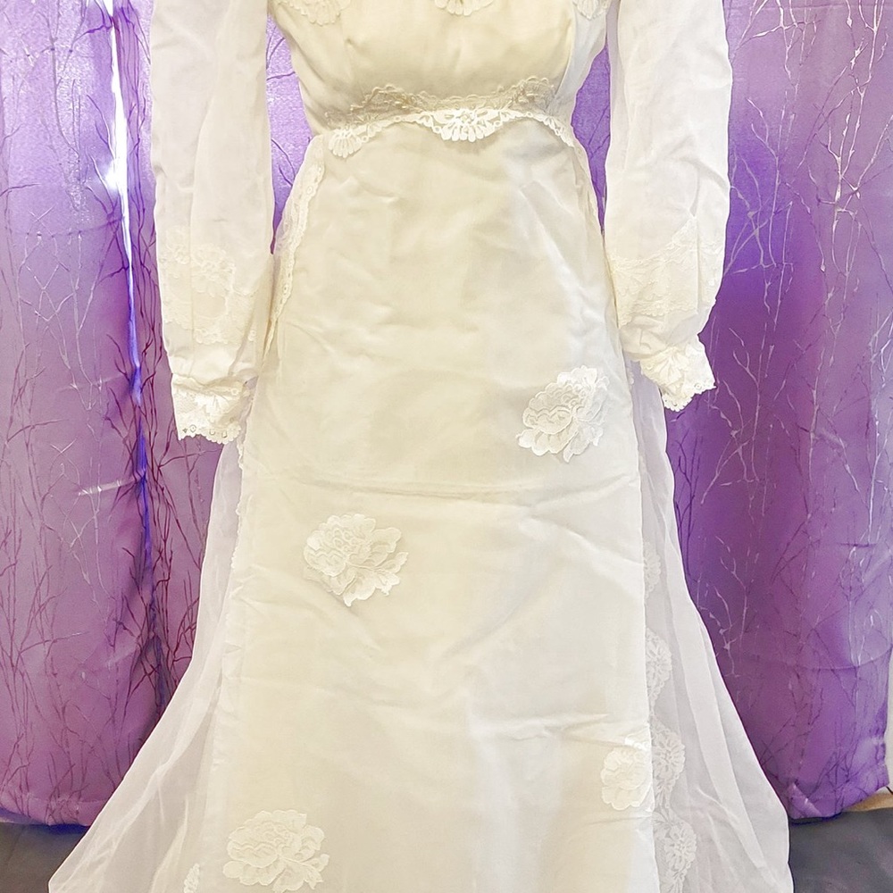 1970’s WEDDING GOWN & VEIL vintage lace and beaded EXCELLENT